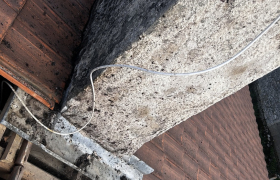 Nettoyage de toiture avec hydrofuge garantie 10 ans, reprise du faîtage et réalisation d’un entourage de cheminée à Sigoules 